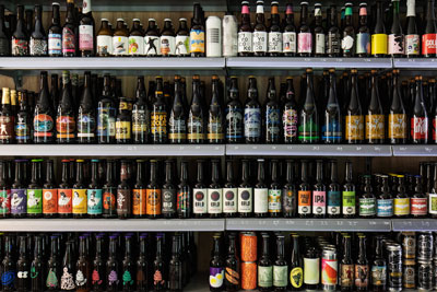 beer-bottles-cans-shelf