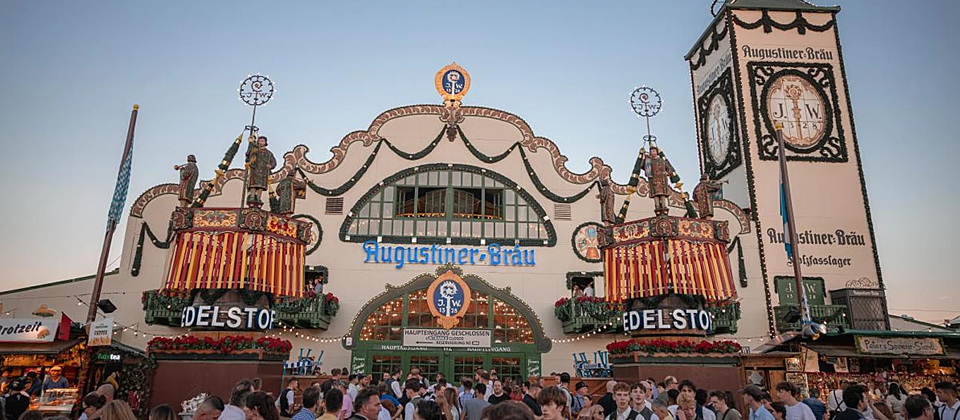Il birrificio Augustiner all'Oktoberfest a Monaco di Baviera